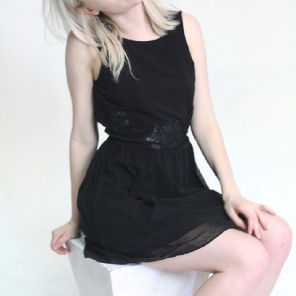Black Backless Lotus Embroidered Dress